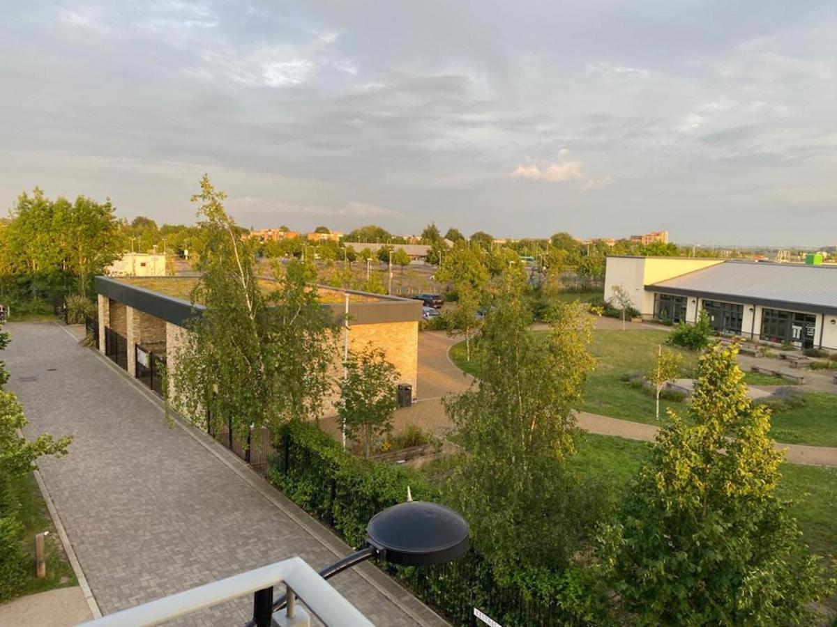 Contemporary Trumpington Apartment With Self Check-In ,Free On-Site Parking, Terrace, Super Fast Wifi & 5 Mins Drive To Papworth & Addenbrookes Hospitals Cambridge  Exterior foto