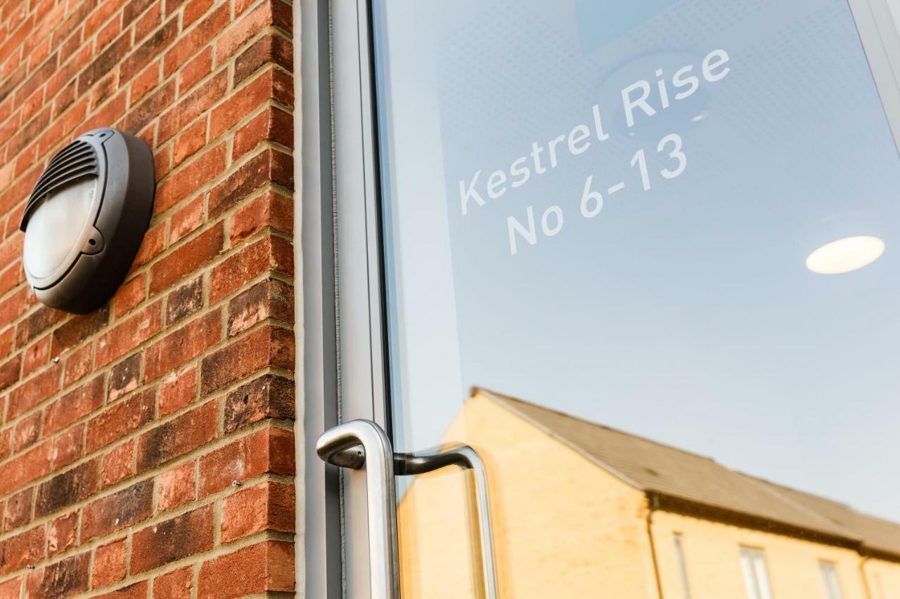 Contemporary Trumpington Apartment With Self Check-In ,Free On-Site Parking, Terrace, Super Fast Wifi & 5 Mins Drive To Papworth & Addenbrookes Hospitals Cambridge  Exterior foto