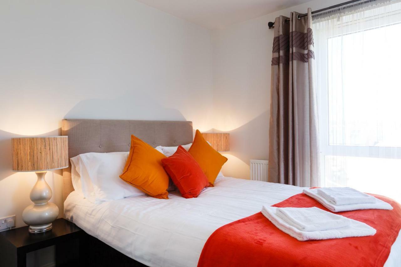 Contemporary Trumpington Apartment With Self Check-In ,Free On-Site Parking, Terrace, Super Fast Wifi & 5 Mins Drive To Papworth & Addenbrookes Hospitals Cambridge  Exterior foto